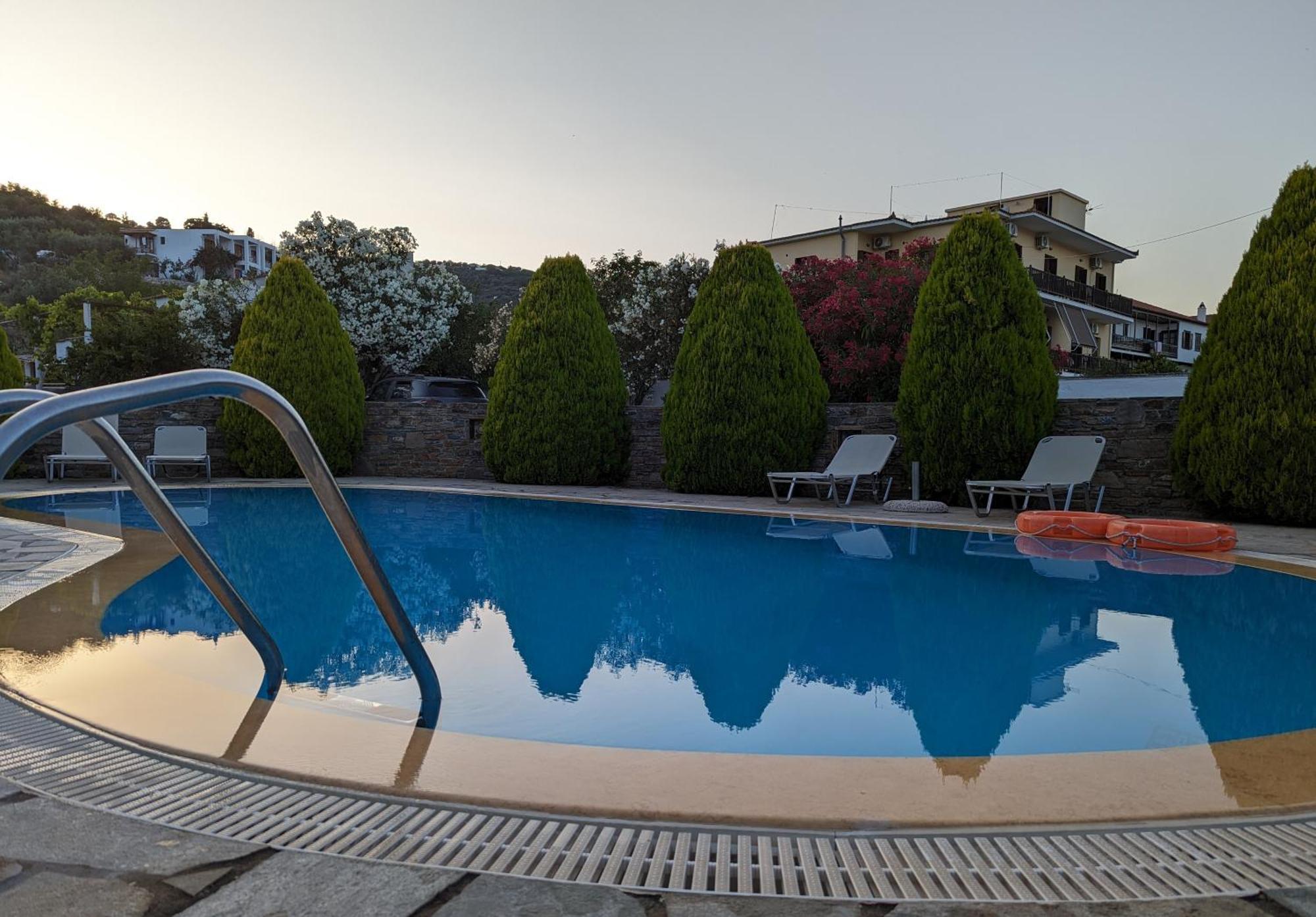 Guesthouse Christos Skopelos stad Exteriör bild