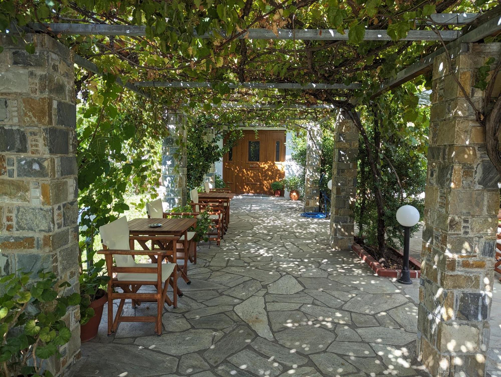 Guesthouse Christos Skopelos stad Exteriör bild