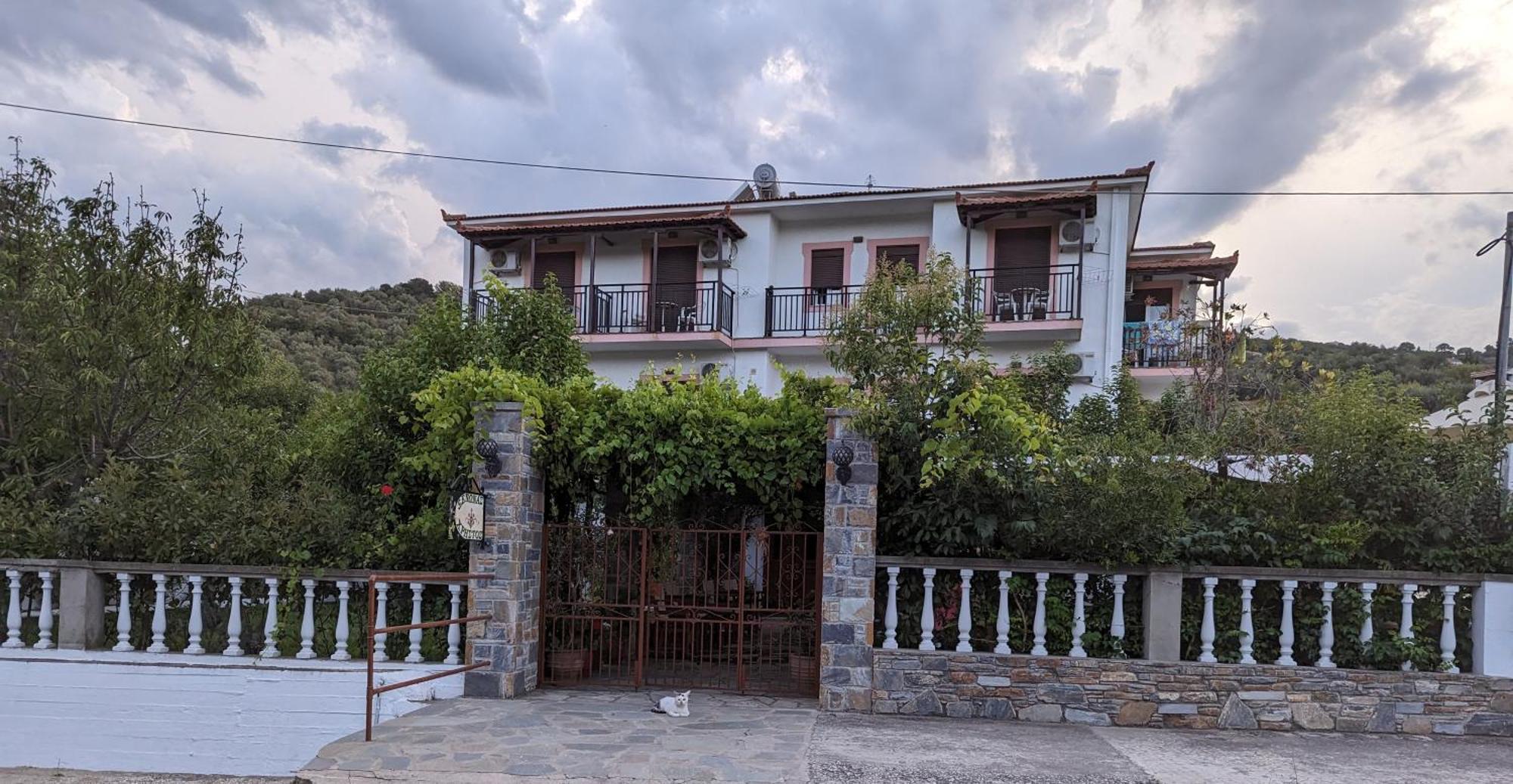 Guesthouse Christos Skopelos stad Exteriör bild