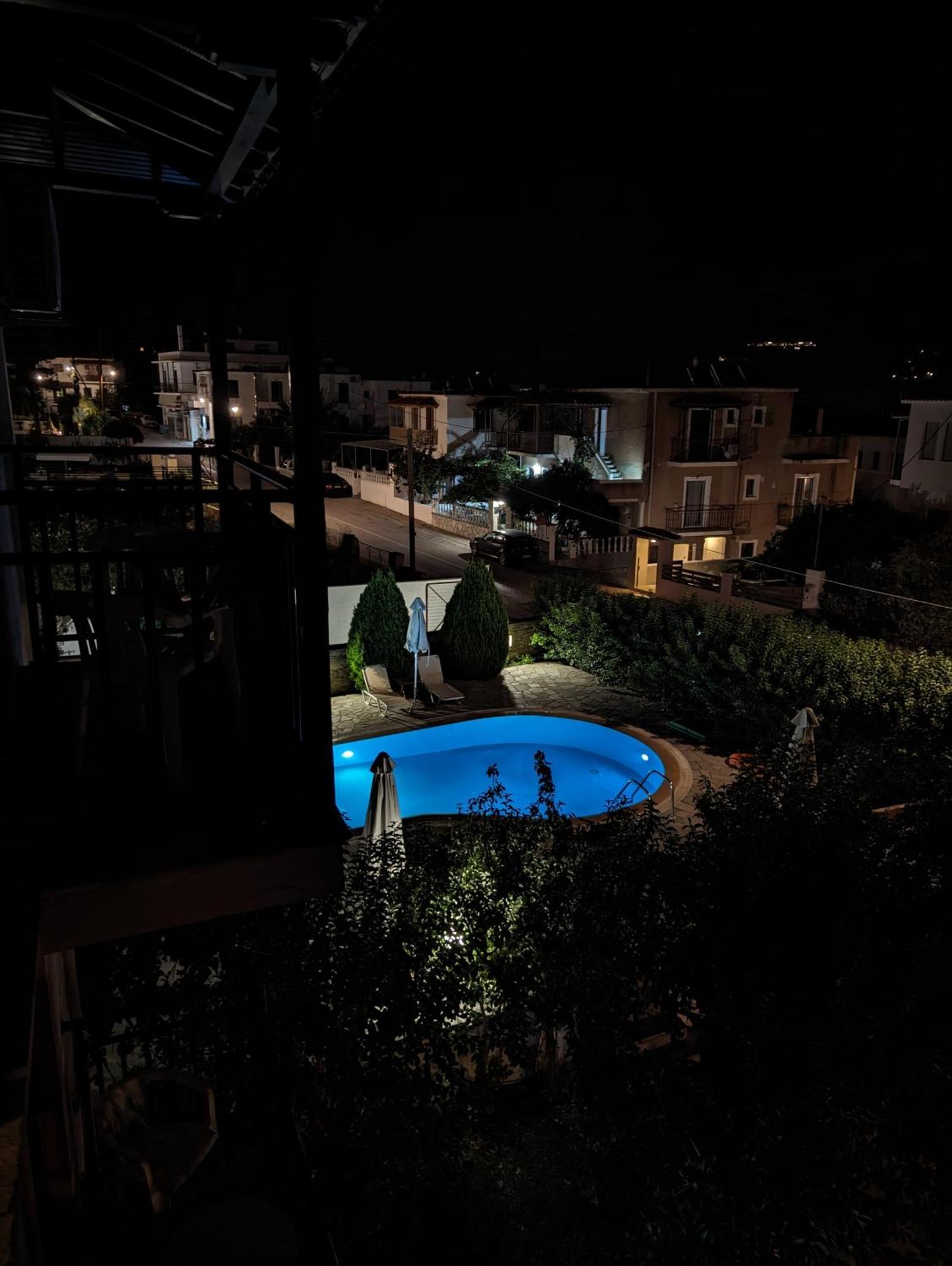 Guesthouse Christos Skopelos stad Exteriör bild