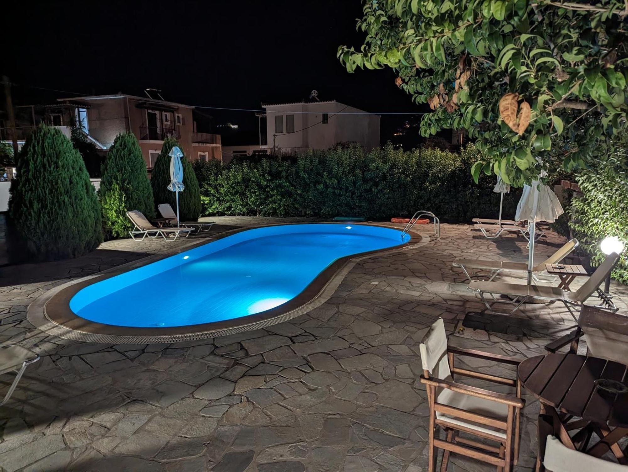 Guesthouse Christos Skopelos stad Exteriör bild