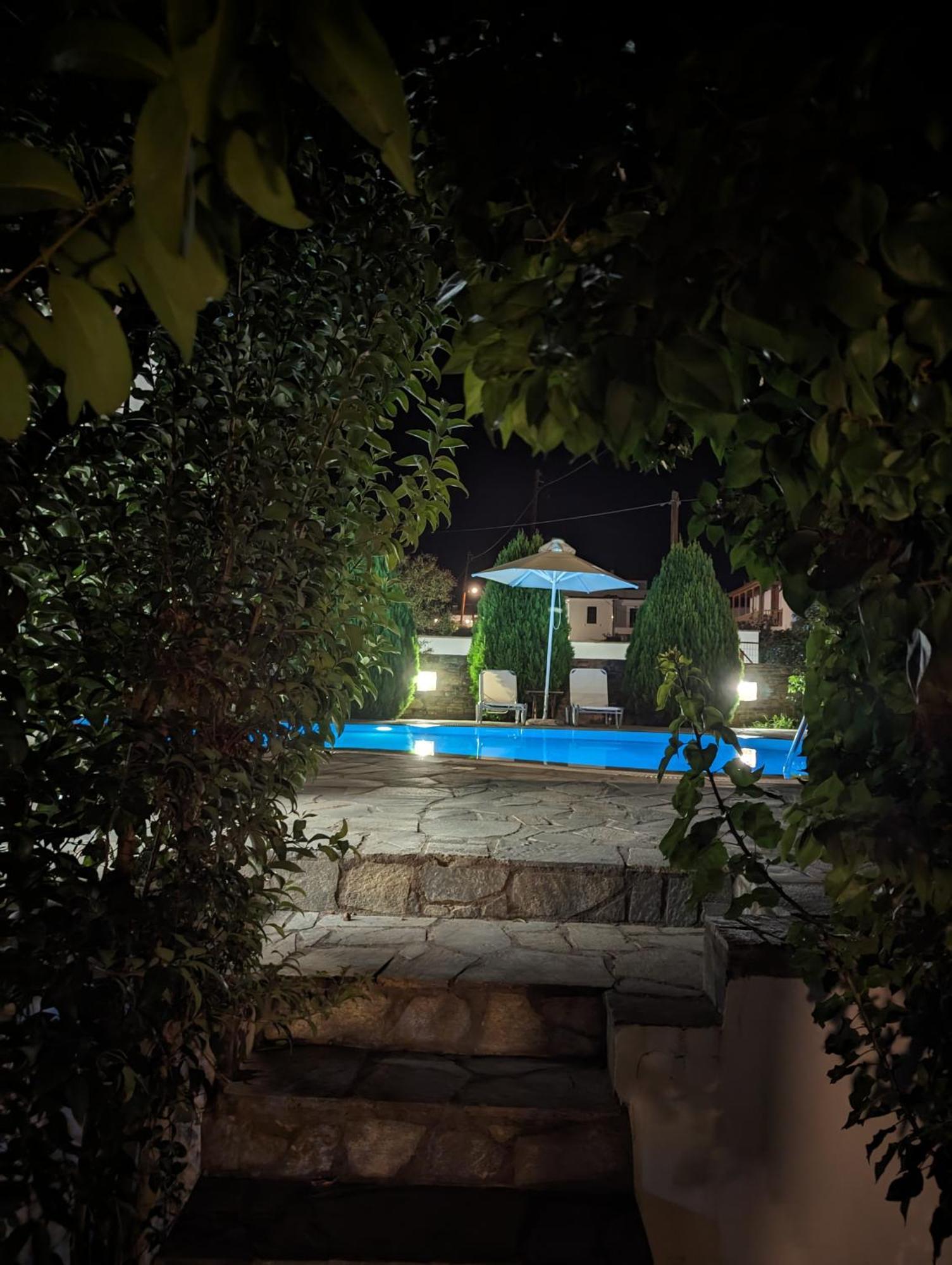 Guesthouse Christos Skopelos stad Exteriör bild