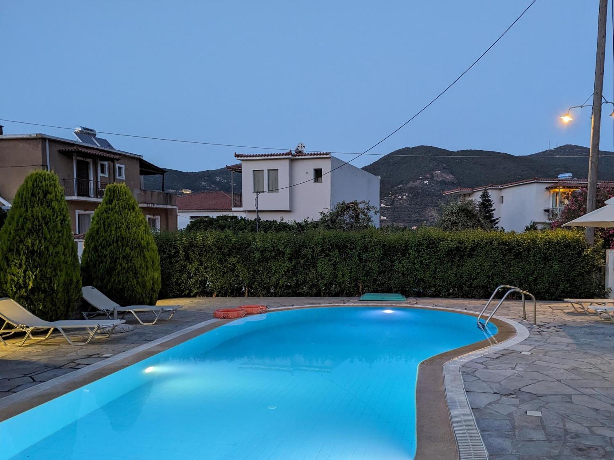 Guesthouse Christos Skopelos stad Exteriör bild
