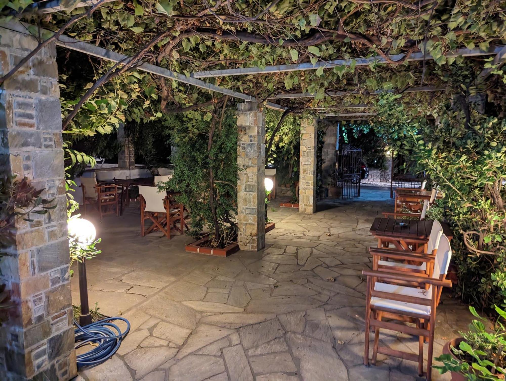 Guesthouse Christos Skopelos stad Exteriör bild